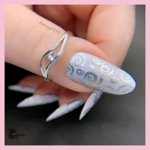 Nagelfolien-Suhr-Nails-Swirly-Sky-03-Copyright-Loewen-Art